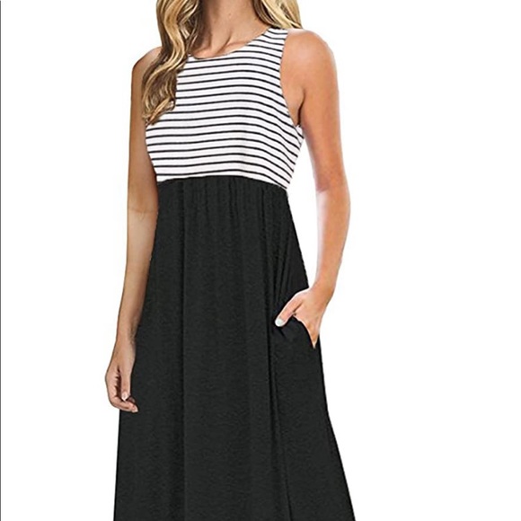 Dresses & Skirts - Striped white and black maxi dress w/pockets! 🖤🖤